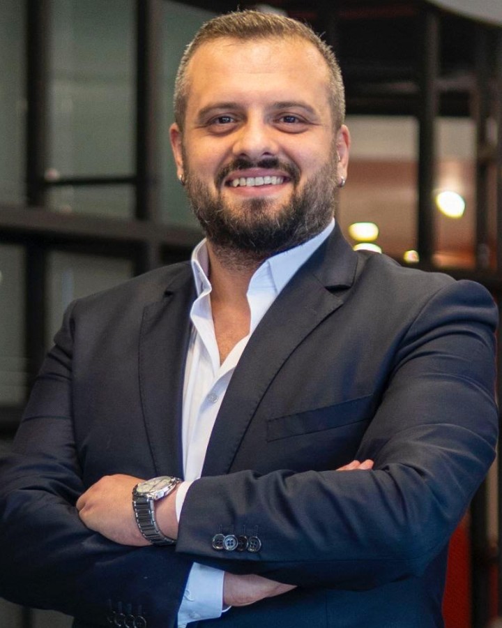 Icon World Realty kurucusu ve gayrimenkul danışmanı Samet Poşul
